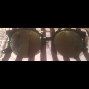 NWOT. Retro Trendy Flat Lens Mirrored Sunglasses